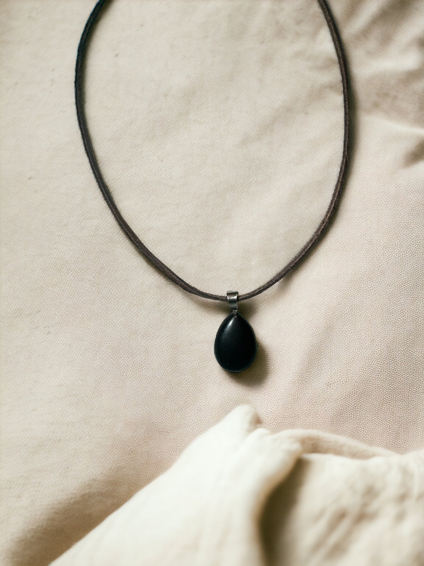 Collar de turmalina negra